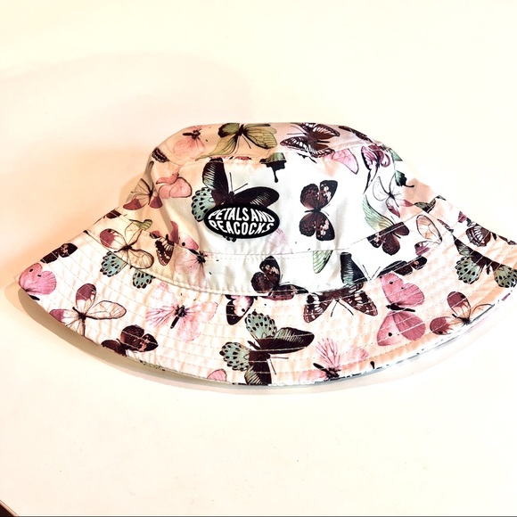 NWOT Petals and Peacocks~ Bucket Hat ~ light weight , w/ Butterflies - Picture 3 of 5
